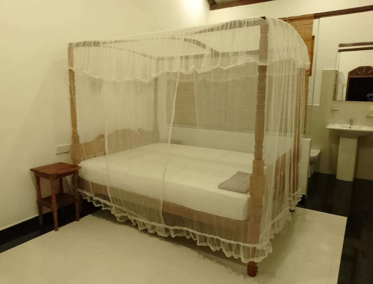 Skywalker Guest House Уелигама Екстериор снимка