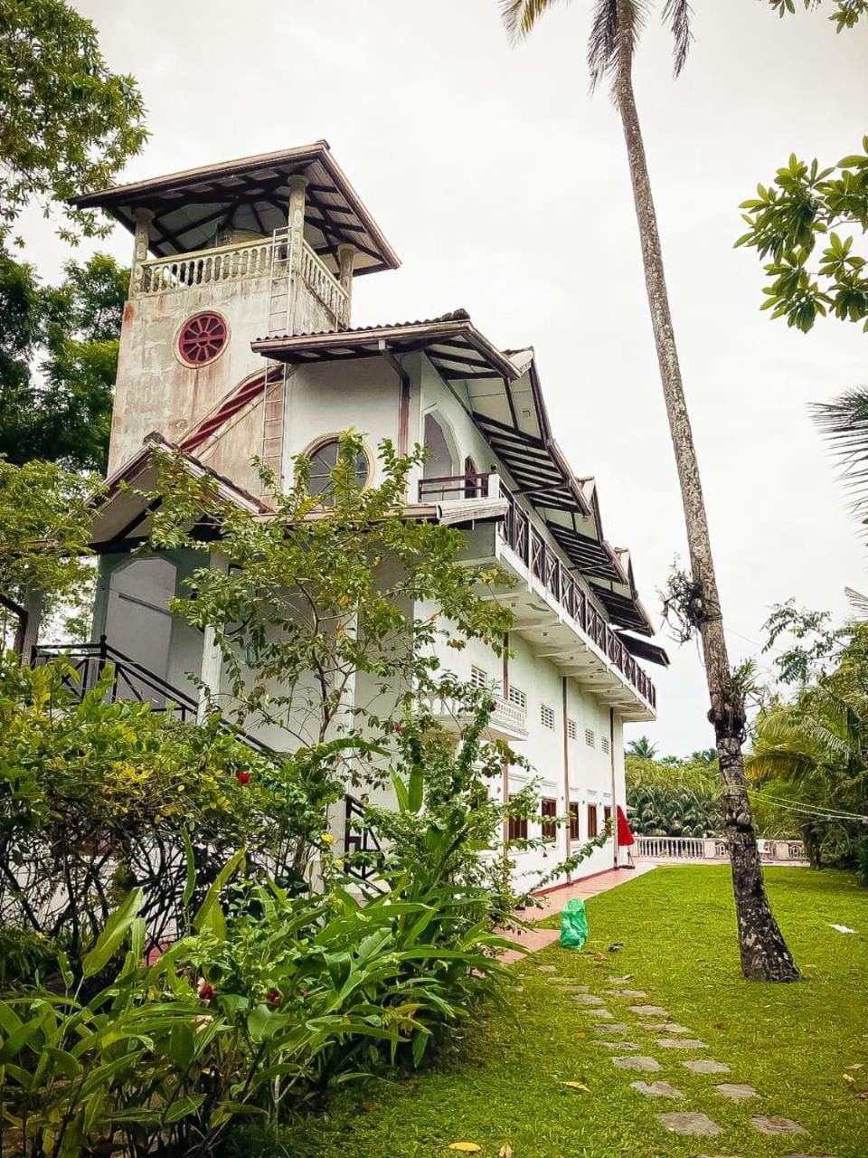 Skywalker Guest House Уелигама Екстериор снимка